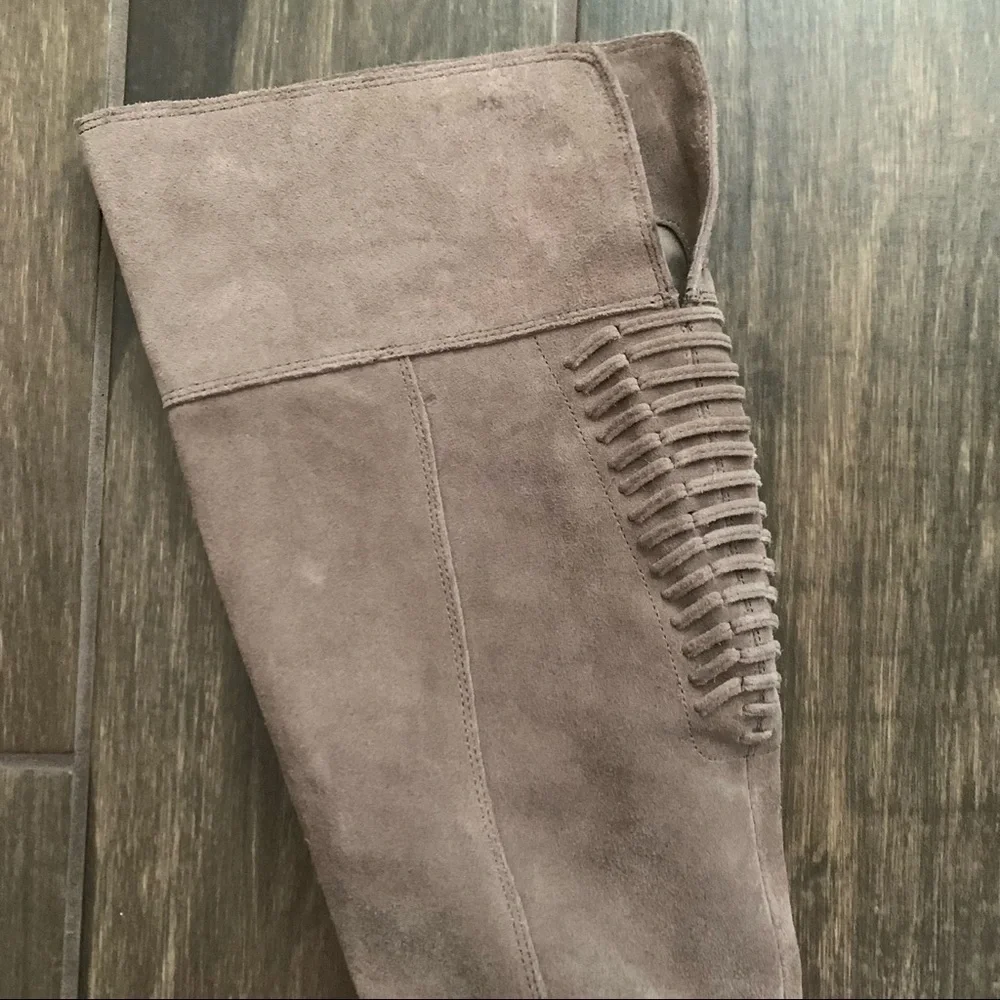 Vince Camuto Patamina Riding Boots in Foxy Suede Beige Sz 7.5